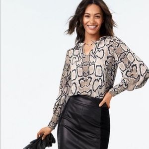 CABI  Serpentine Wide Cuff  Blouse 3759 Large